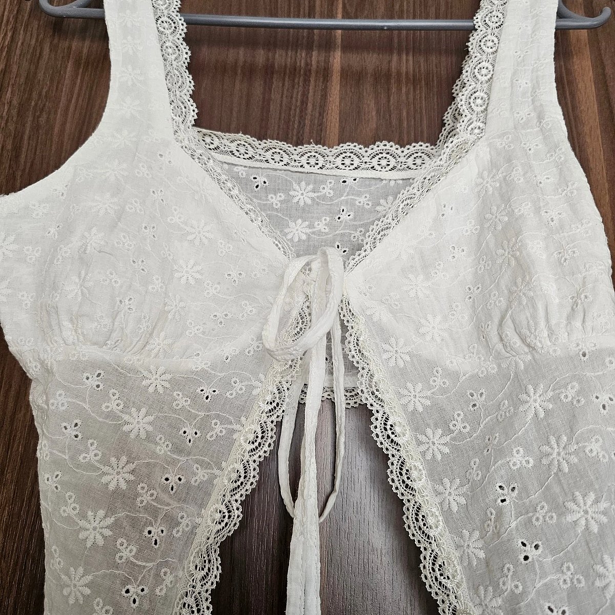 White lace tie-front top - photo 2