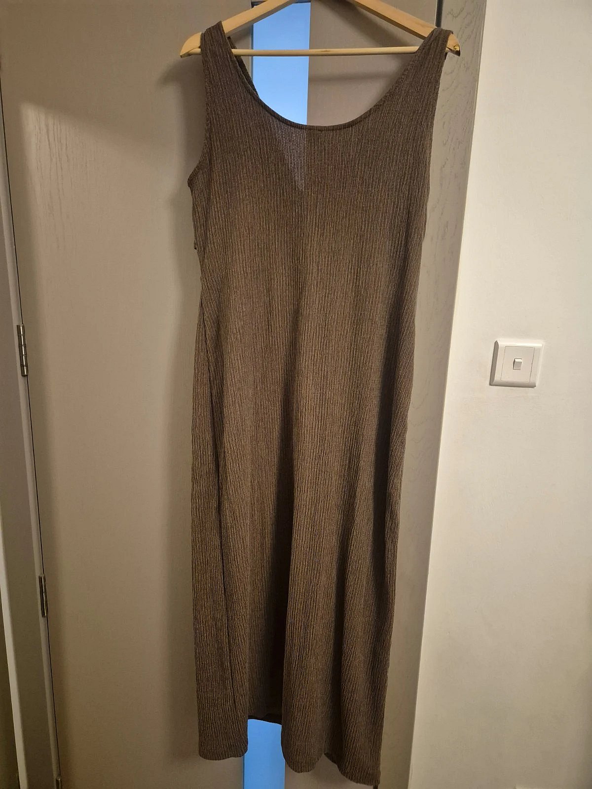 Kiabi brown textured sleeveless maxi dress with cut outs, photo 2