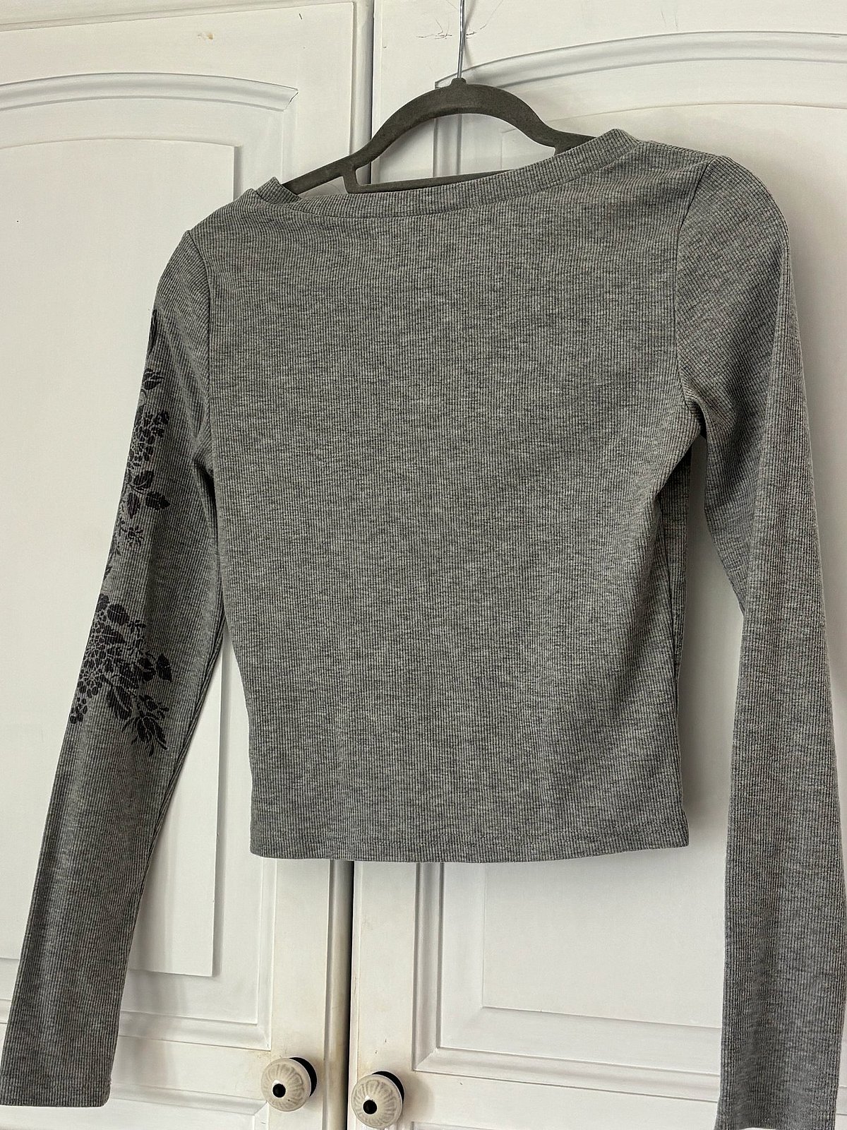 Grey floral print long-sleeve top, photo 2