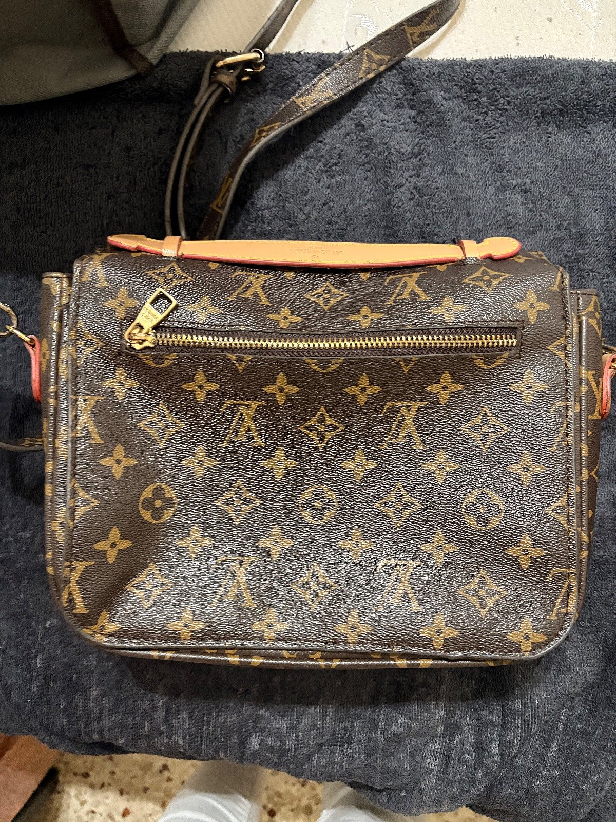 Louis Vuitton Monogram Crossbody Bag, photo 3