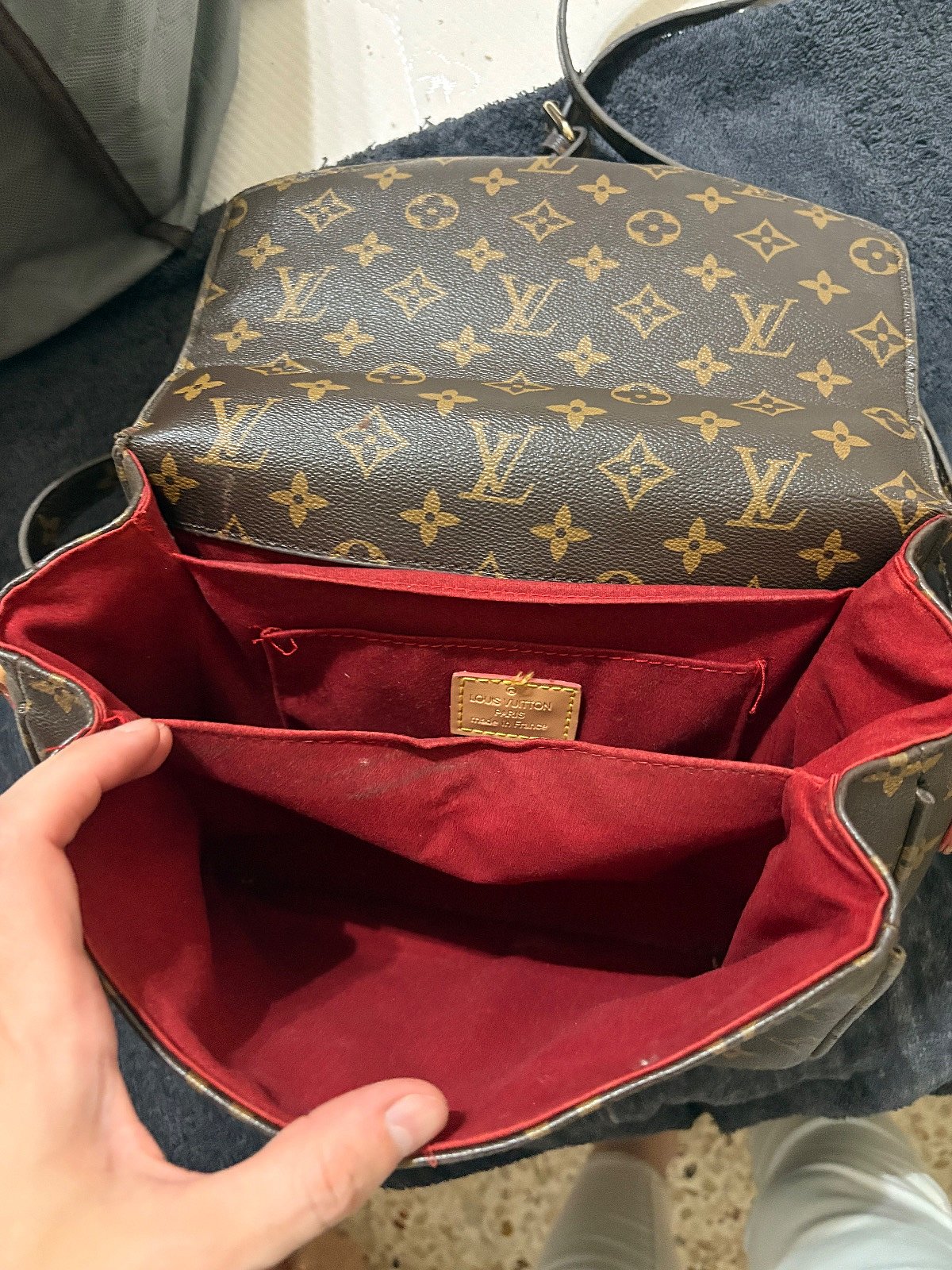 Louis Vuitton Monogram Crossbody Bag, photo 4