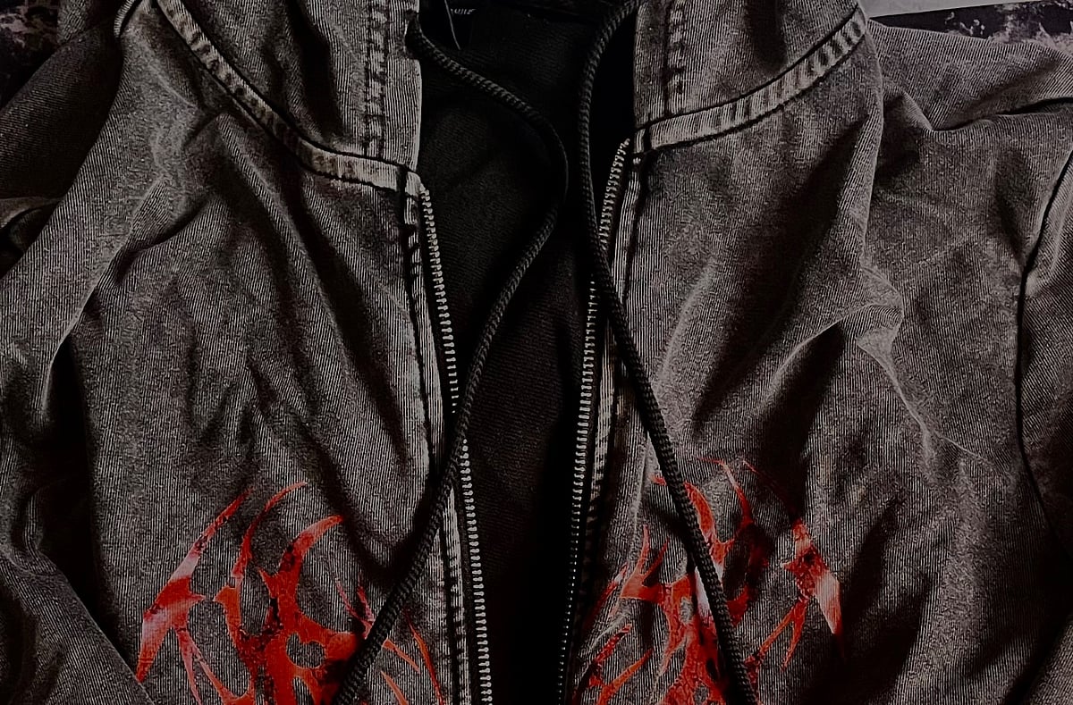 Washed out black hoodie with red cybercigil print , photo 2