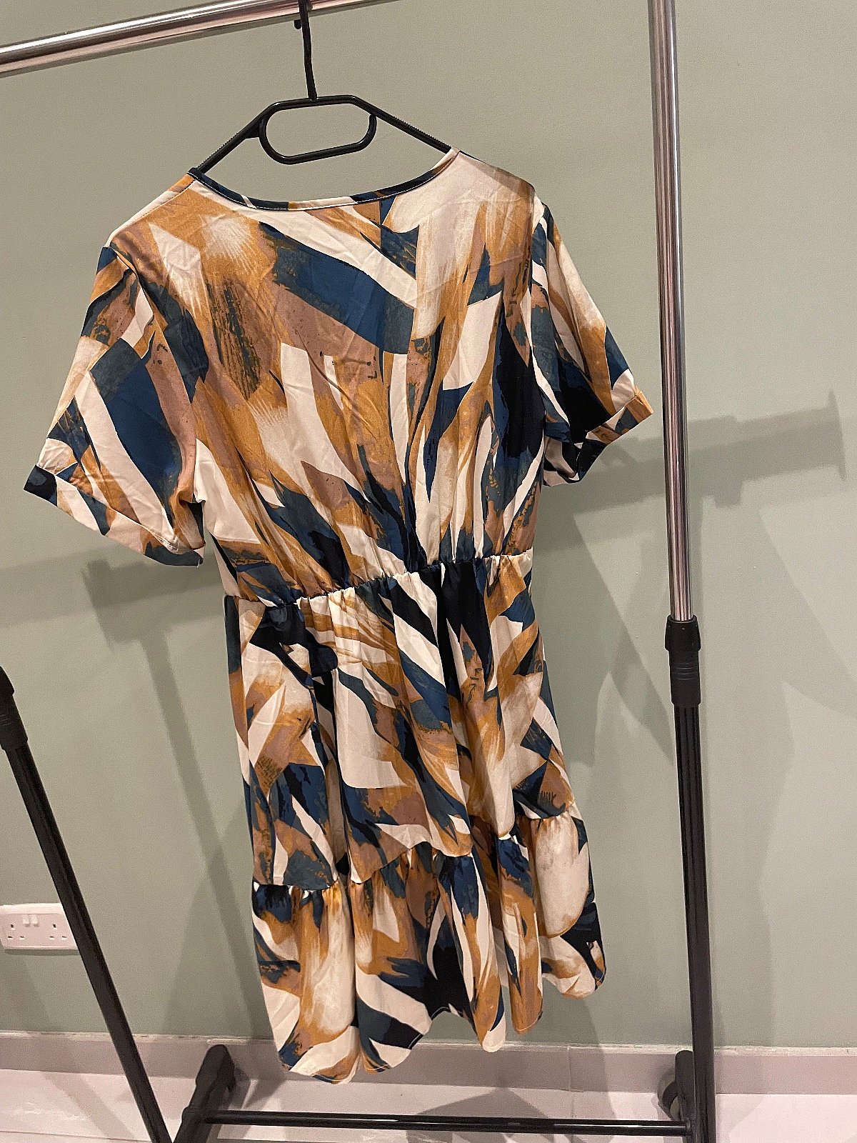 Abstract print tiered dress, photo 2