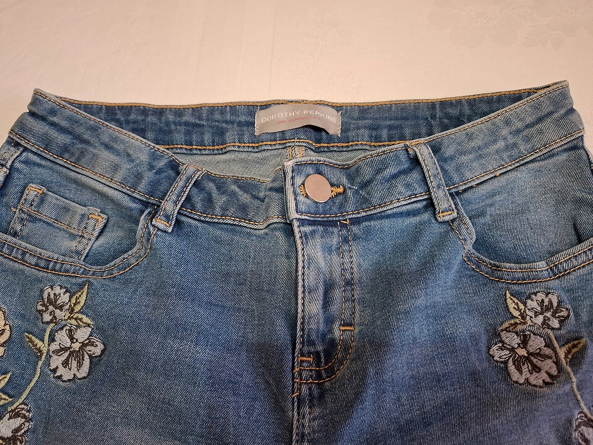 Dorothy Perkins Embroidered Denim Shorts - Brand New, photo 4