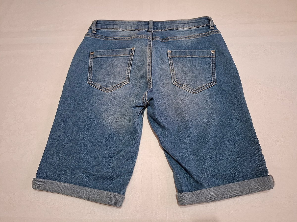 Dorothy Perkins Embroidered Denim Shorts - Brand New, photo 3