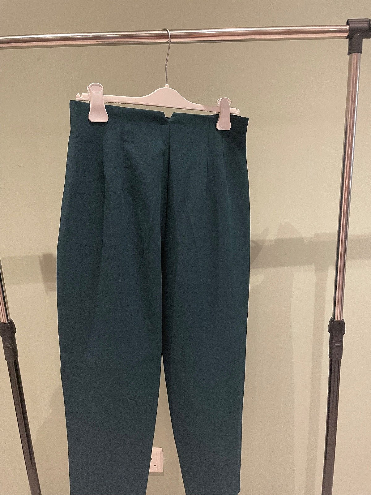 Dark green tailored high-waisted trousers, photo 3