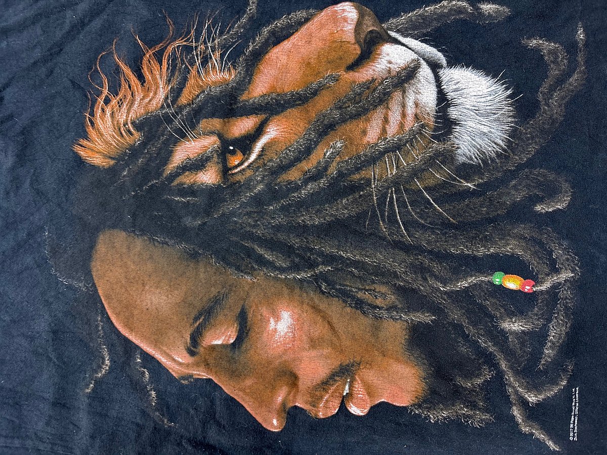Bob Marley lion graphic tee - photo 2