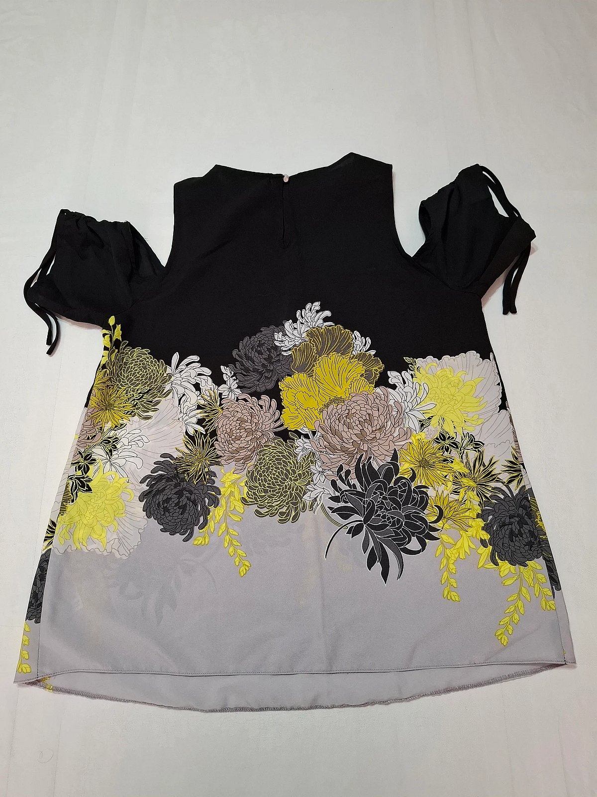 Dorothy Perkins Cold-Shoulder Floral Top - Brand New, photo 3