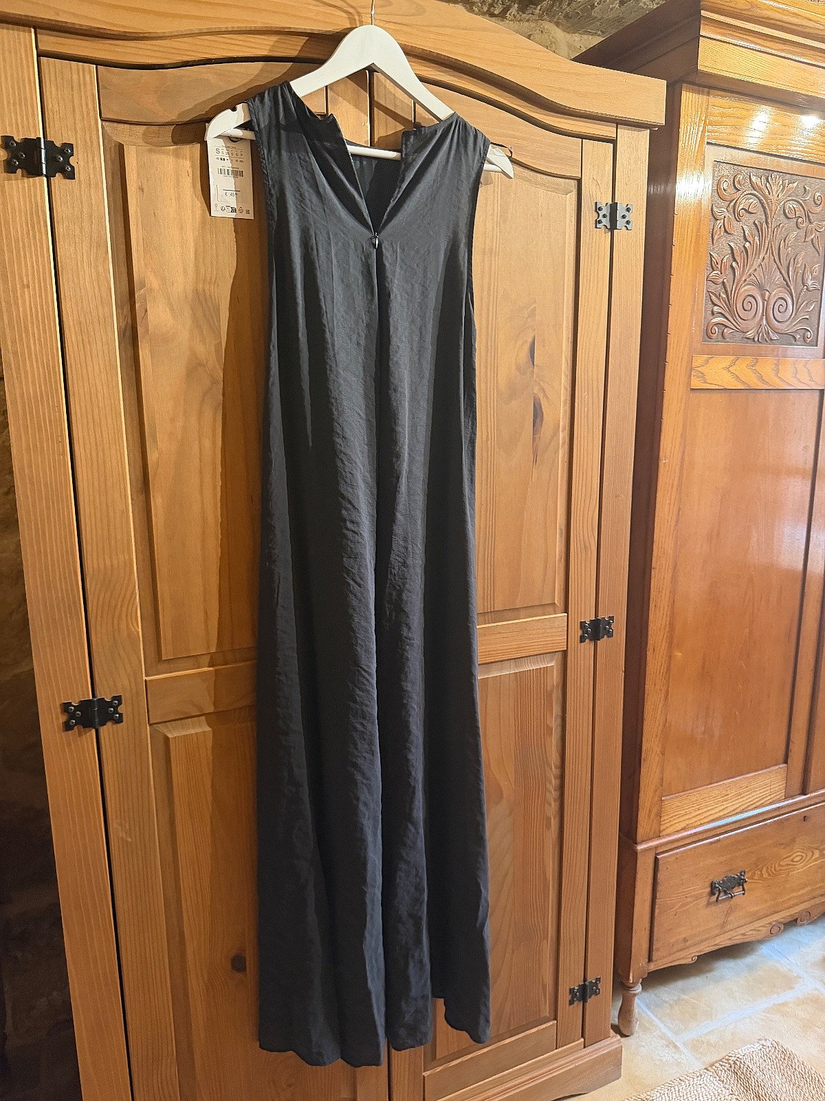 Vestido negro sin mangas y de corte largo de ZARA, foto 2