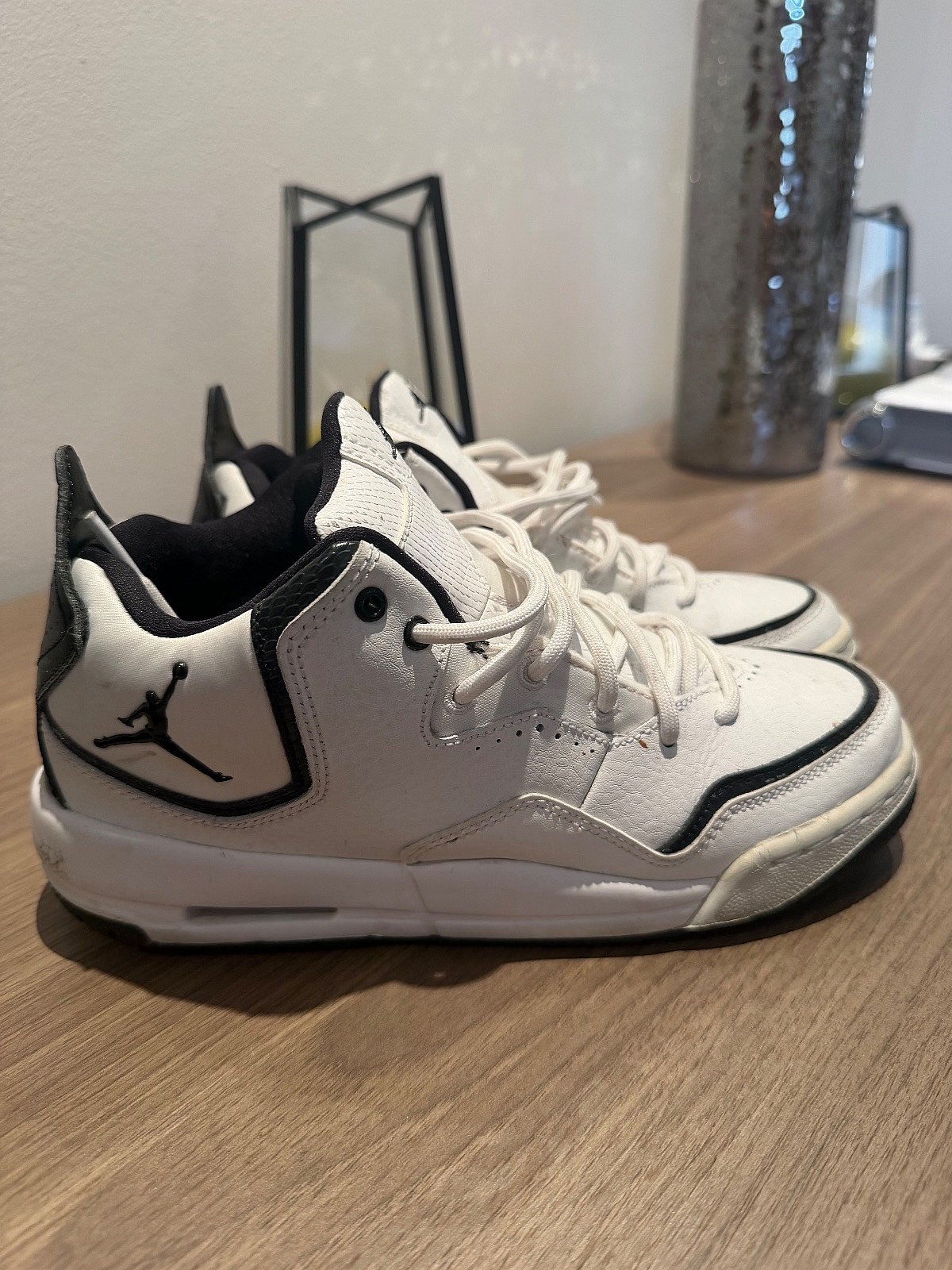 Sneakers Jordan bianche e nere 37,5 eu Like New  - photo 2