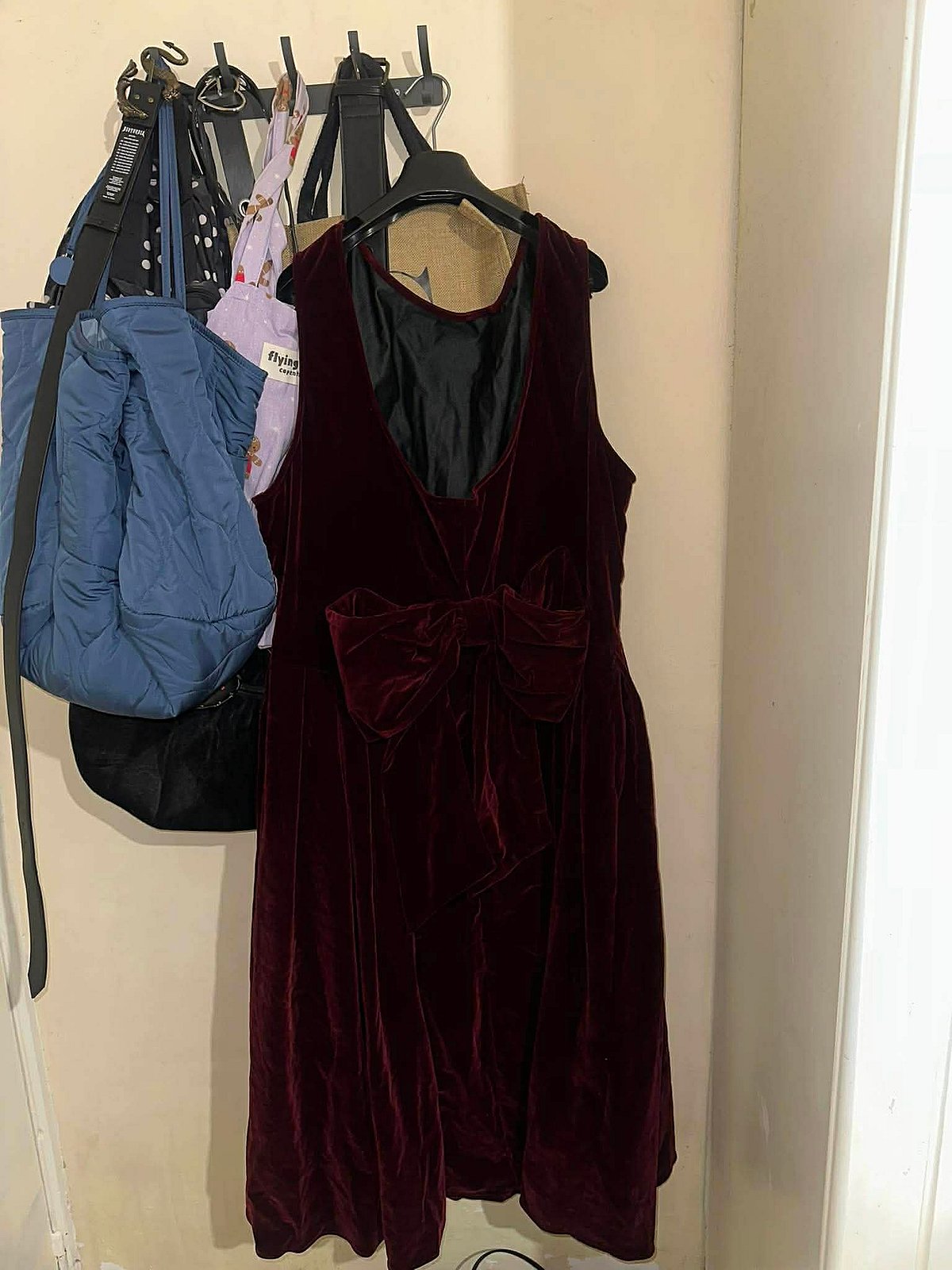 Abito con scollo a fiocco in velluto bordeaux Curve. Si prega di verificare le misure , foto 2