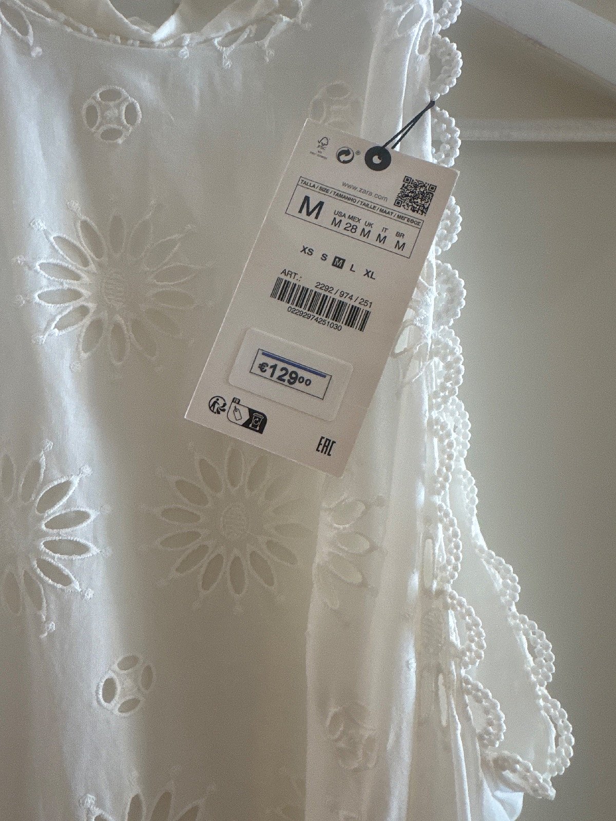 White Dress, photo 2