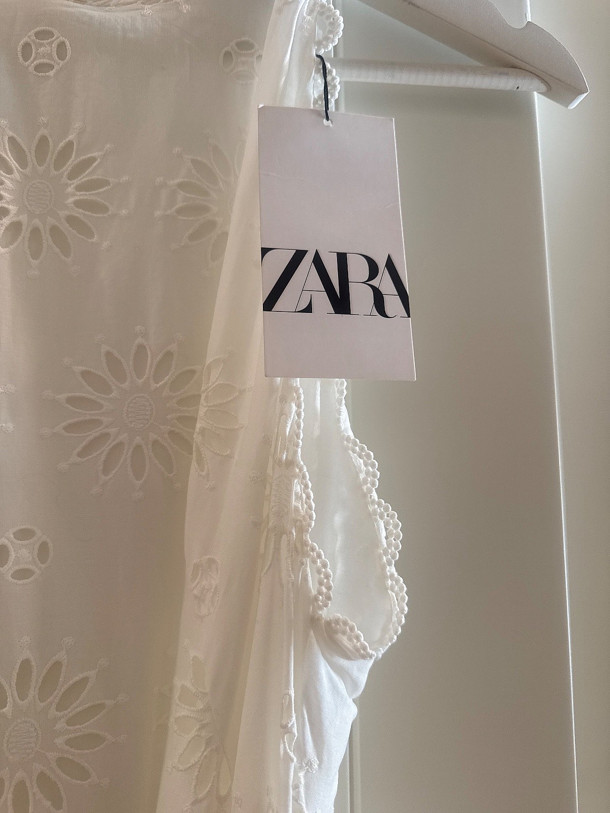 White Dress, photo 3
