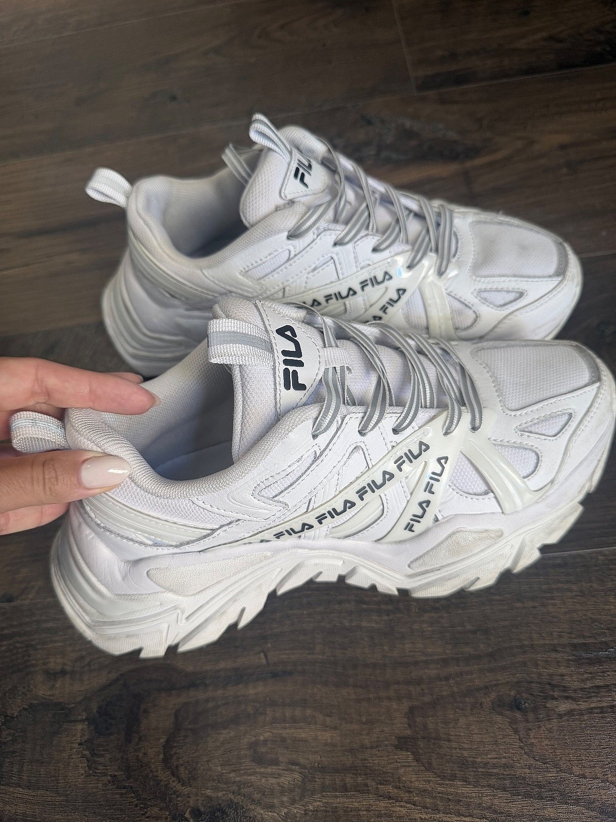 Ciao! Vendo sneakers fila bianche come nuove numero 37,5 eu - photo 2