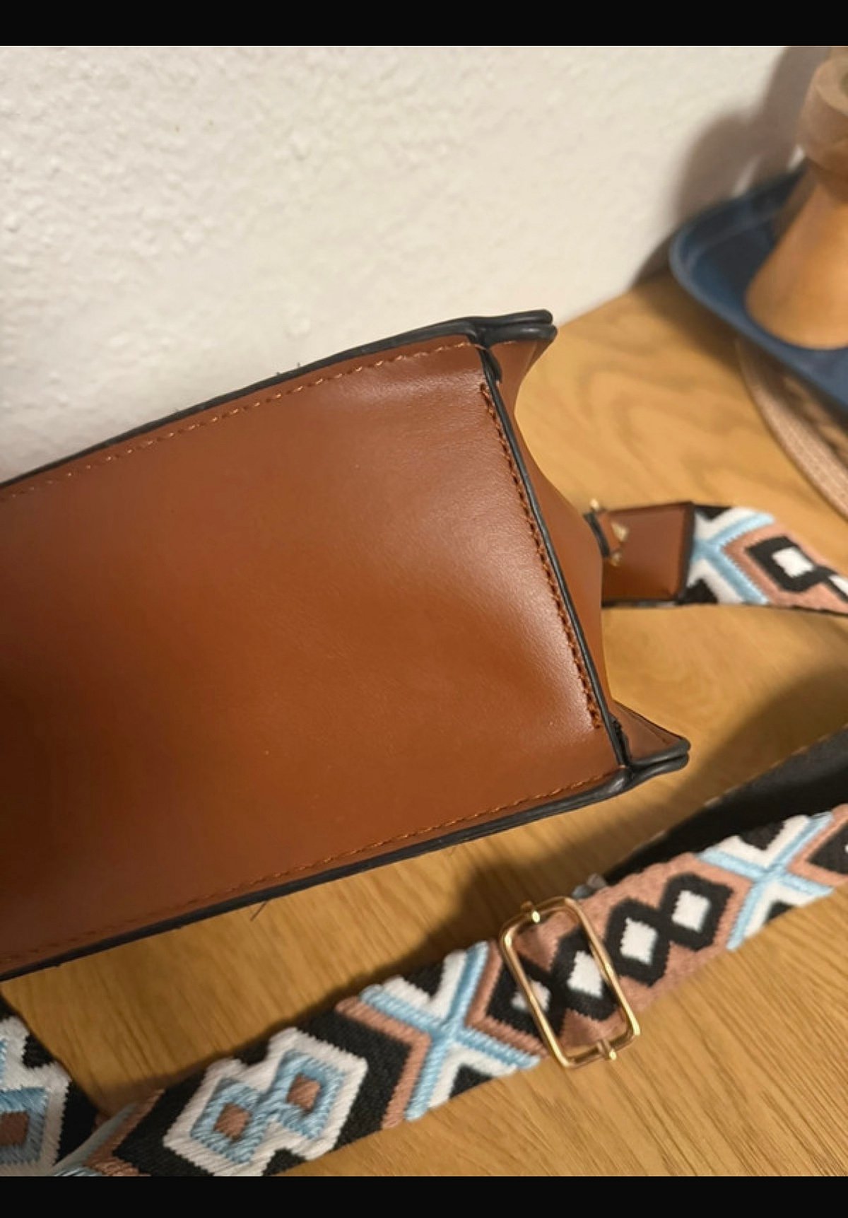 New Tan Handbag with Patterned Strap, photo 4