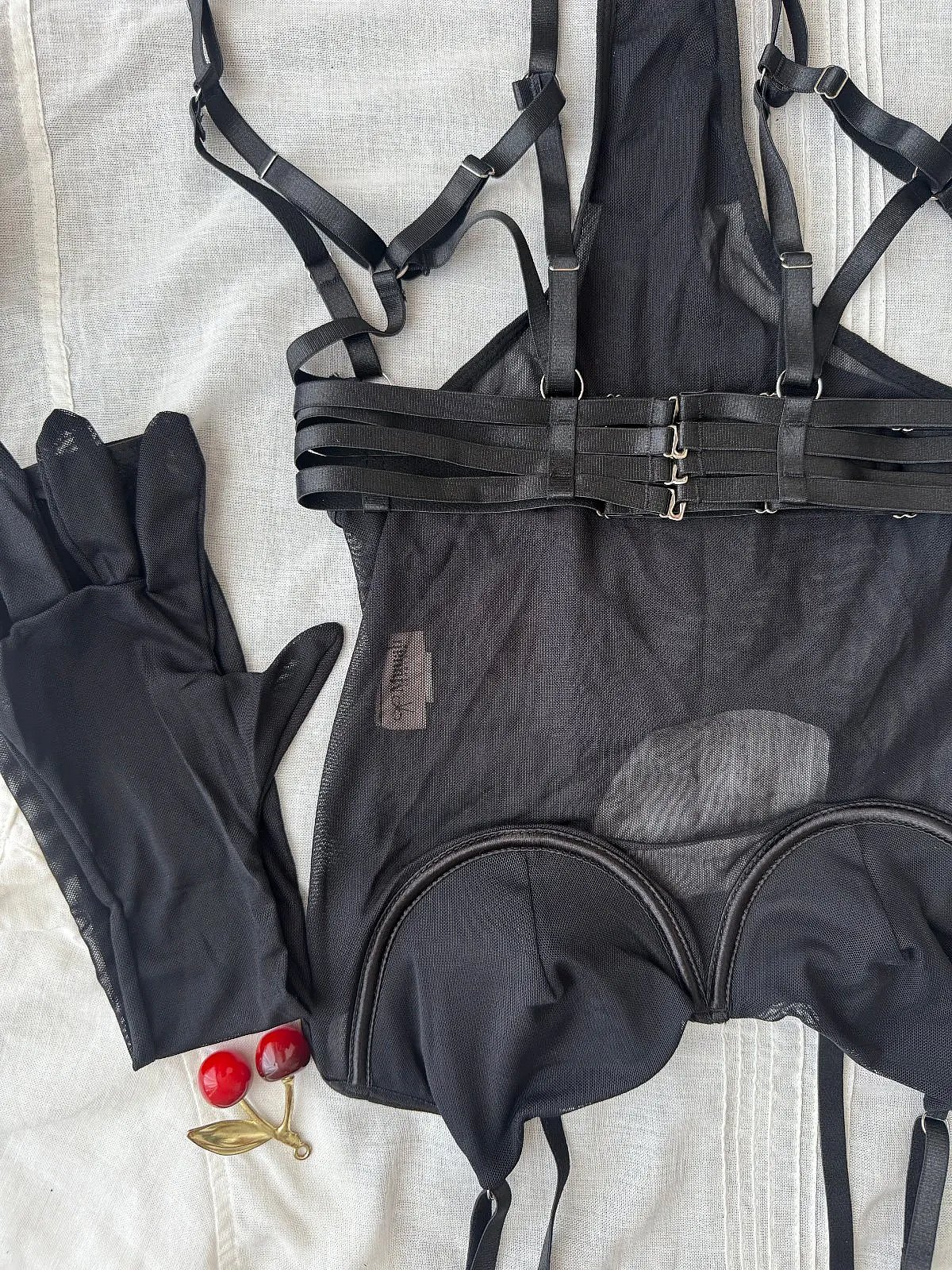 Set di lingerie nero con lacci neri, foto 2