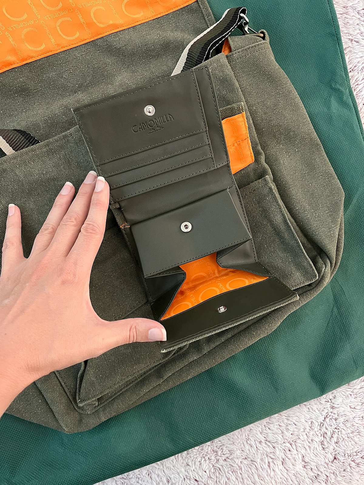 Set composto da borsa a tracolla e portafoglio Camomilla, foto 3