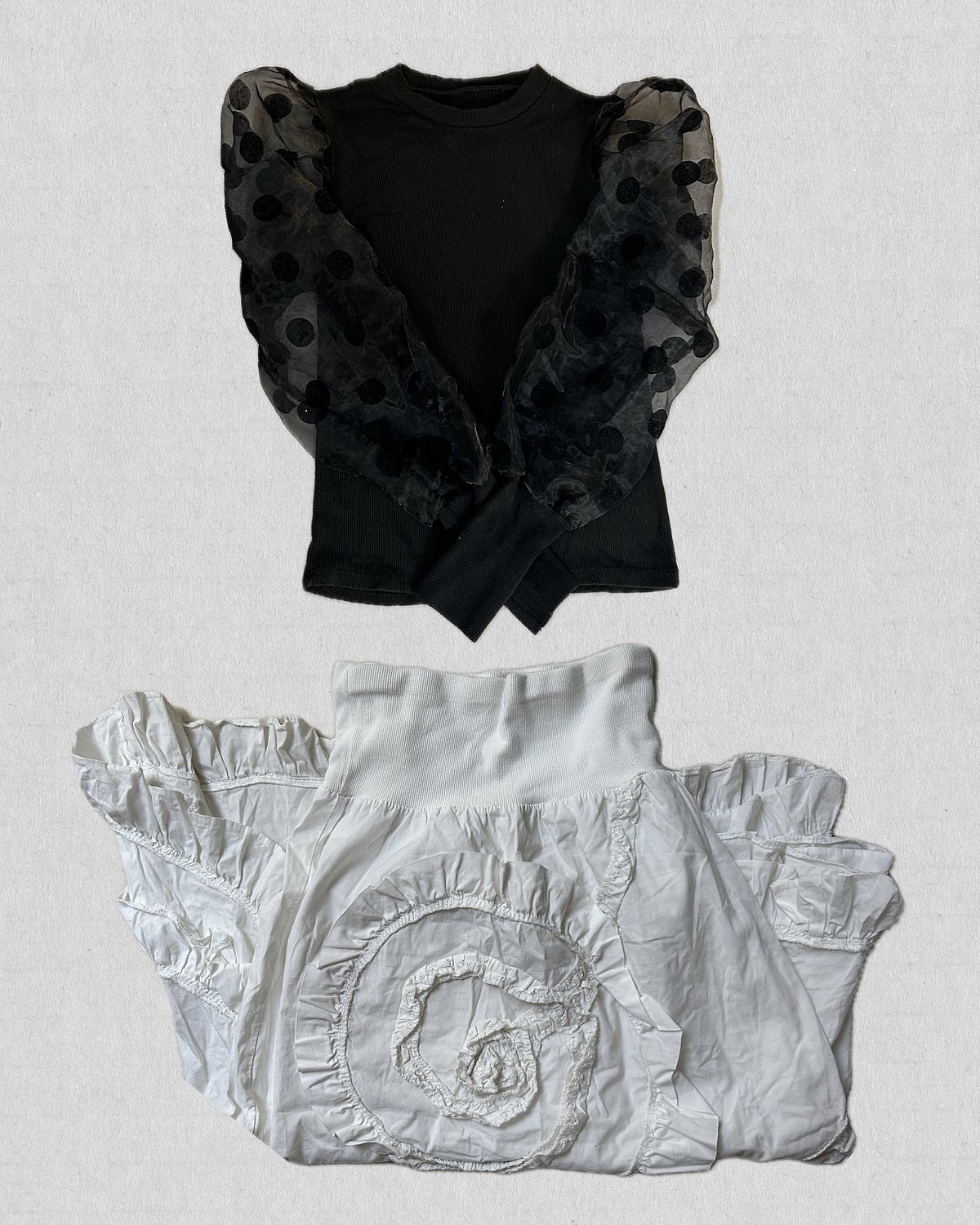 Black top with sheer sleeves, photo 2