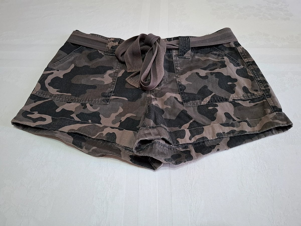 Dorothy Perkins Camouflage Utility Shorts with Belt, photo 2
