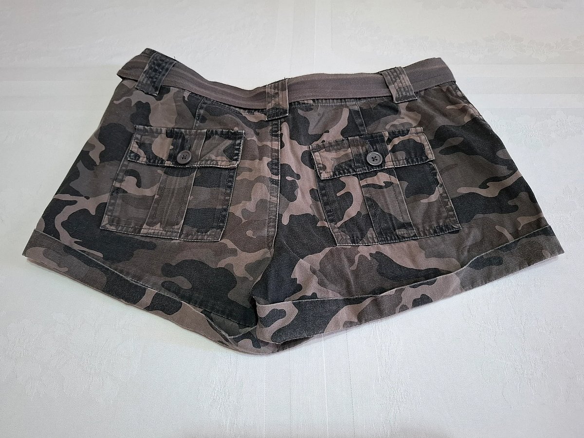 Dorothy Perkins Camouflage Utility Shorts with Belt, photo 4