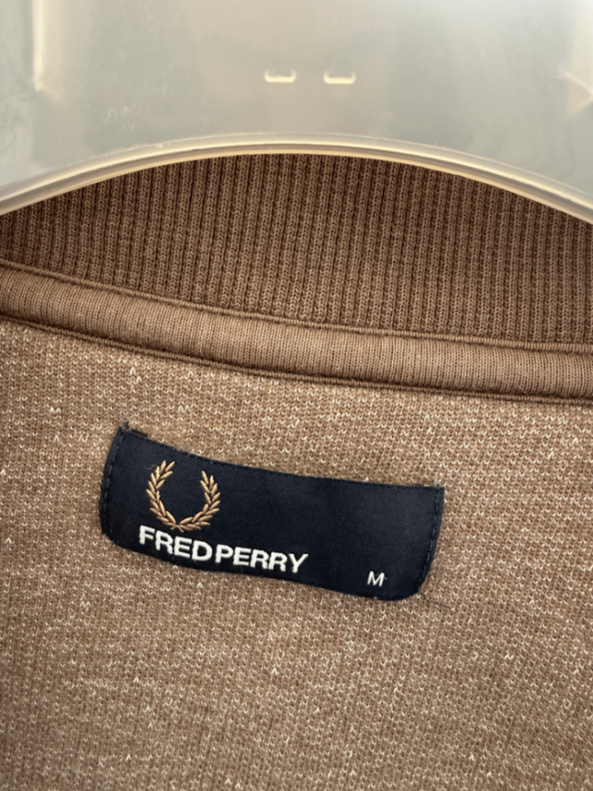 Cardigã Fred Perry com botões, fotografia 3