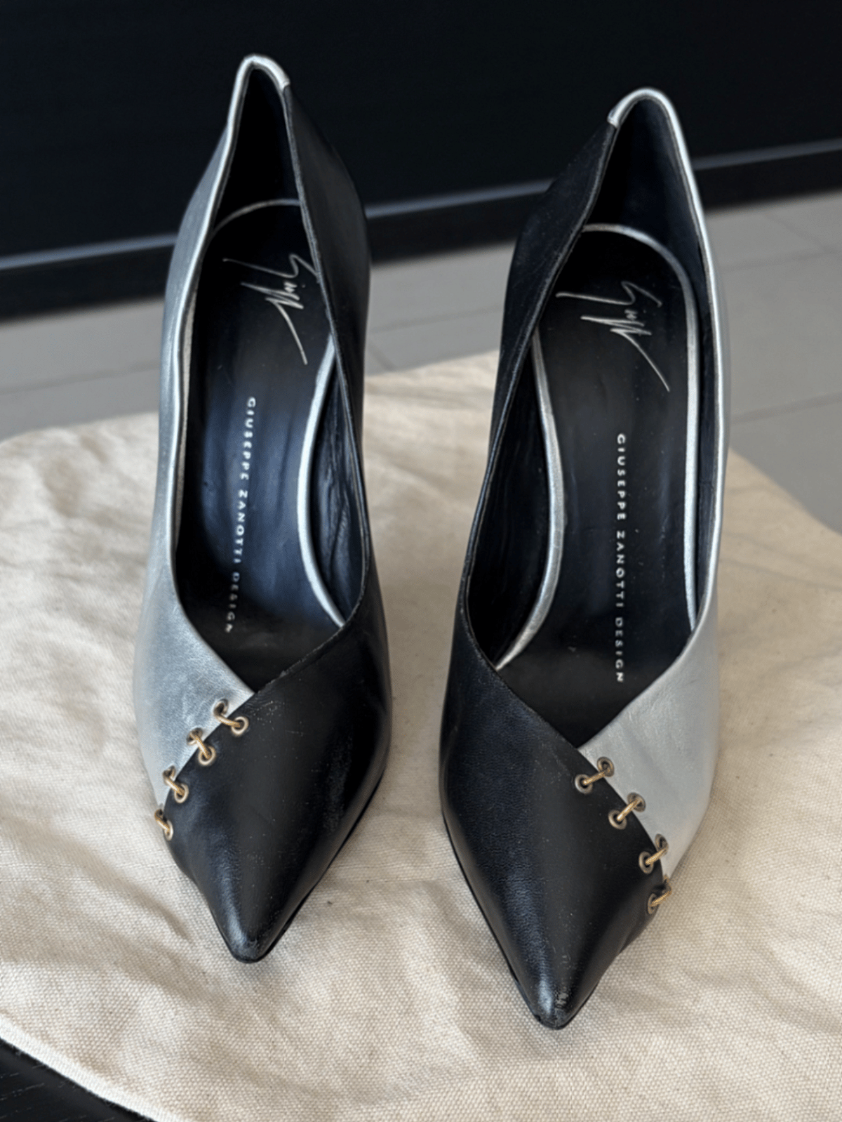 Two-Tone Pointed Toe Stiletto Pumps, photo 3