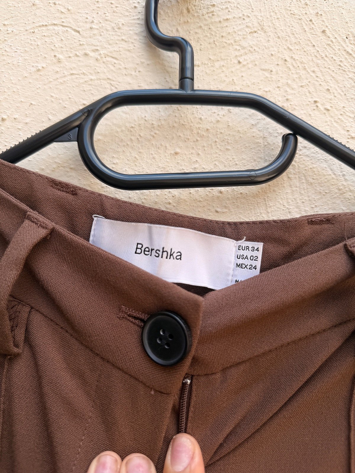 Bershka Petite Kick Flare Trousers in Brown, photo 2