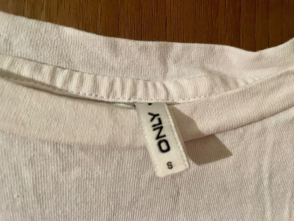 White tee with pink hearts, photo 3