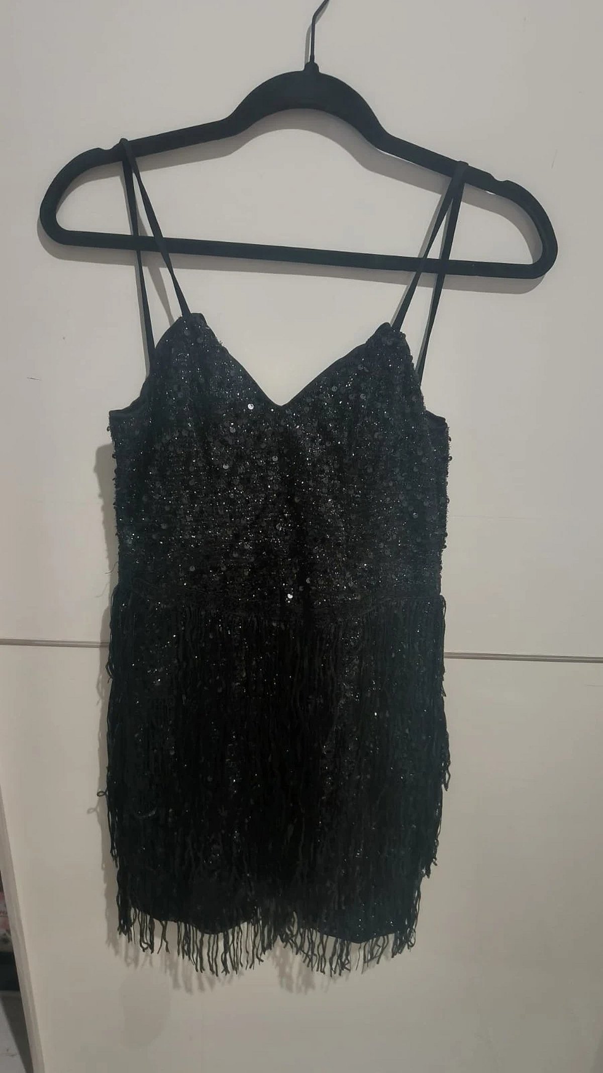 Abito nero con paillettes e frange, foto 2
