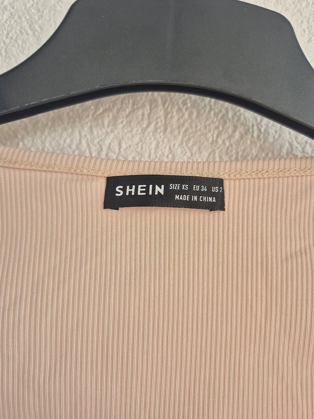 Cardigan con chiusura incrociata sul davanti in maglia a coste, foto 4