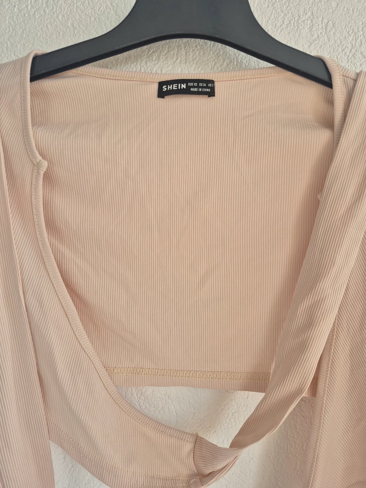 Cardigan con chiusura incrociata sul davanti in maglia a coste, foto 2