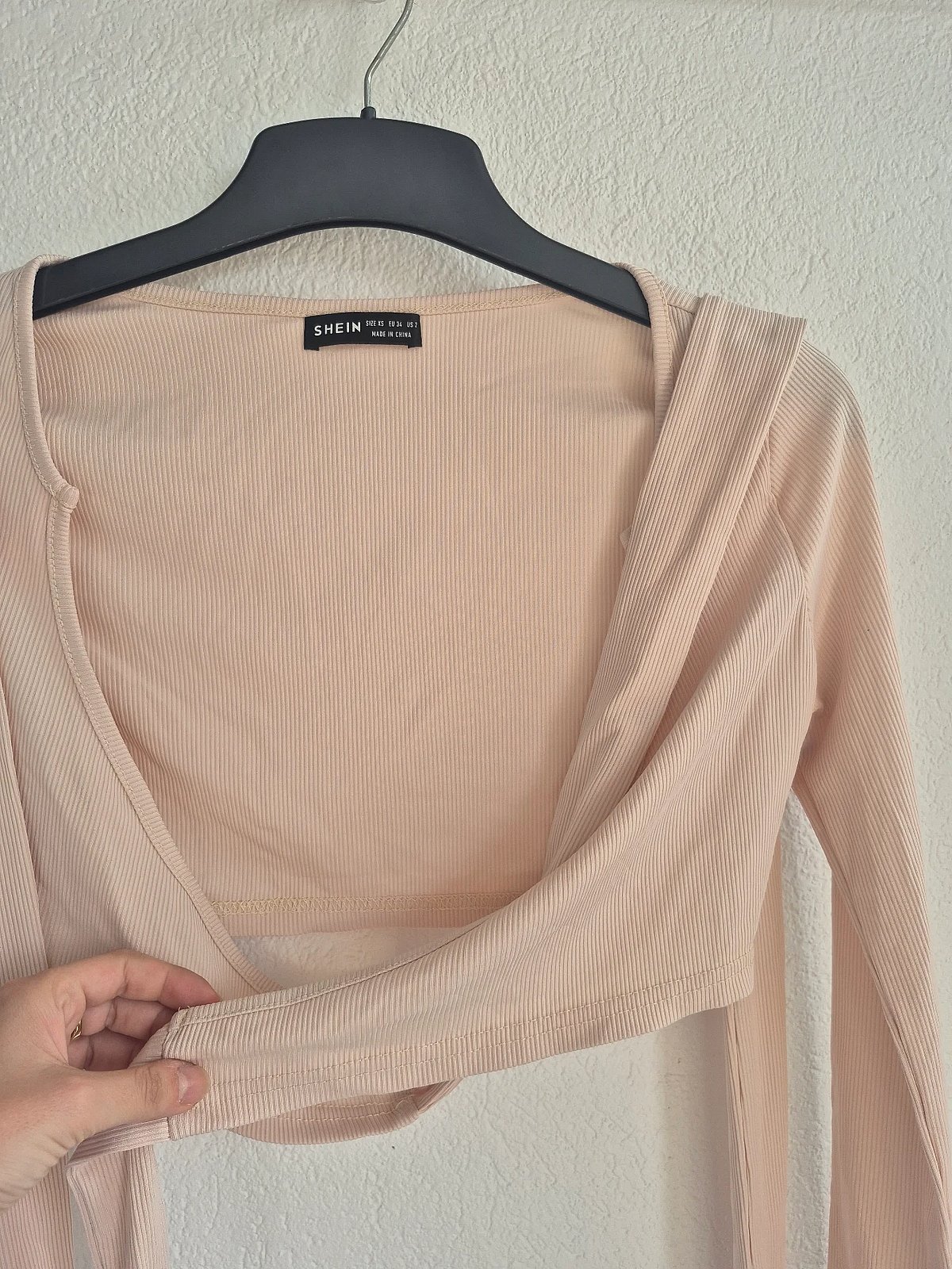 Cardigan con chiusura incrociata sul davanti in maglia a coste, foto 3