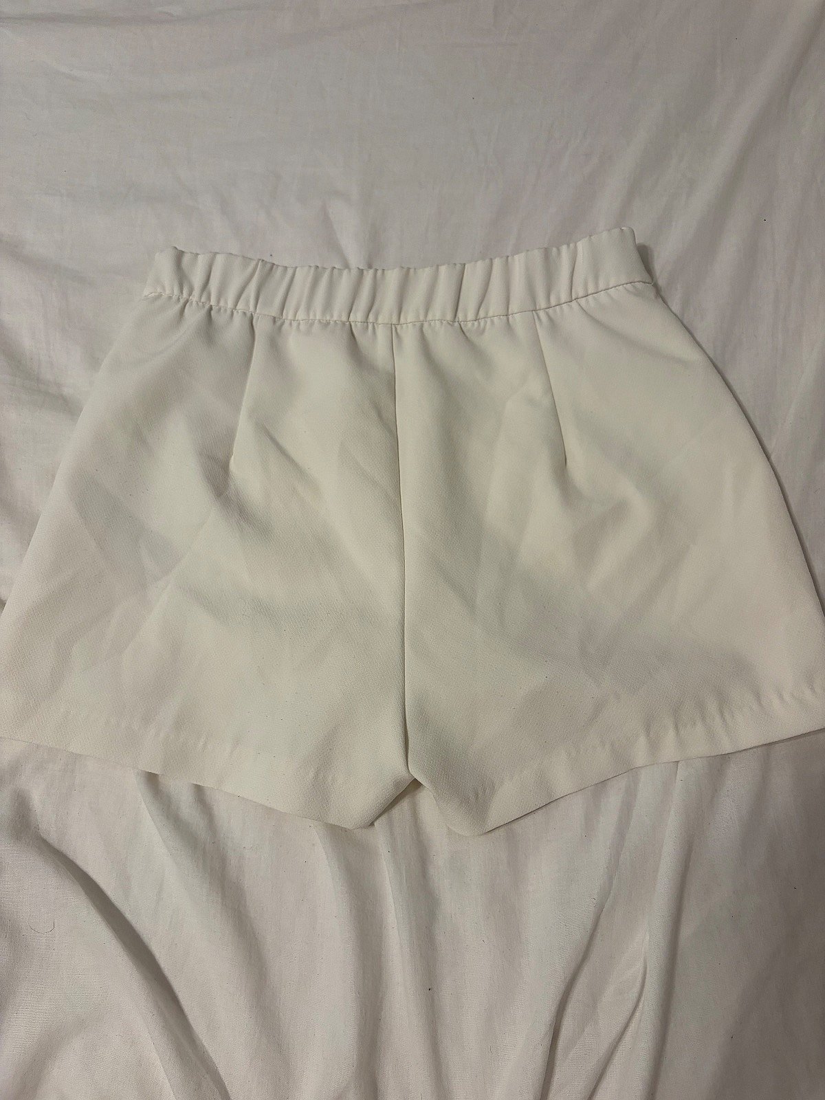 White skort with metal buckle, photo 2