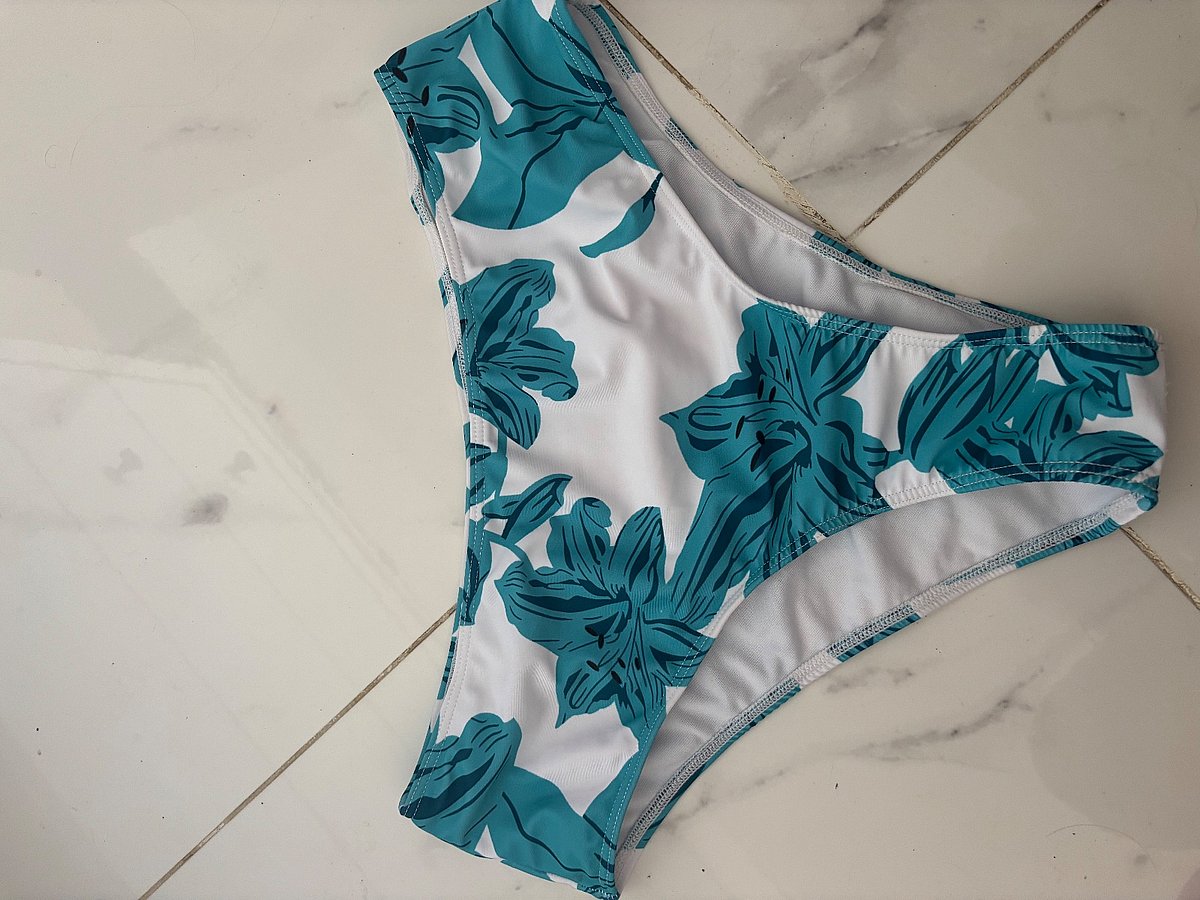 Floral Bikini with Sarong, photo 2