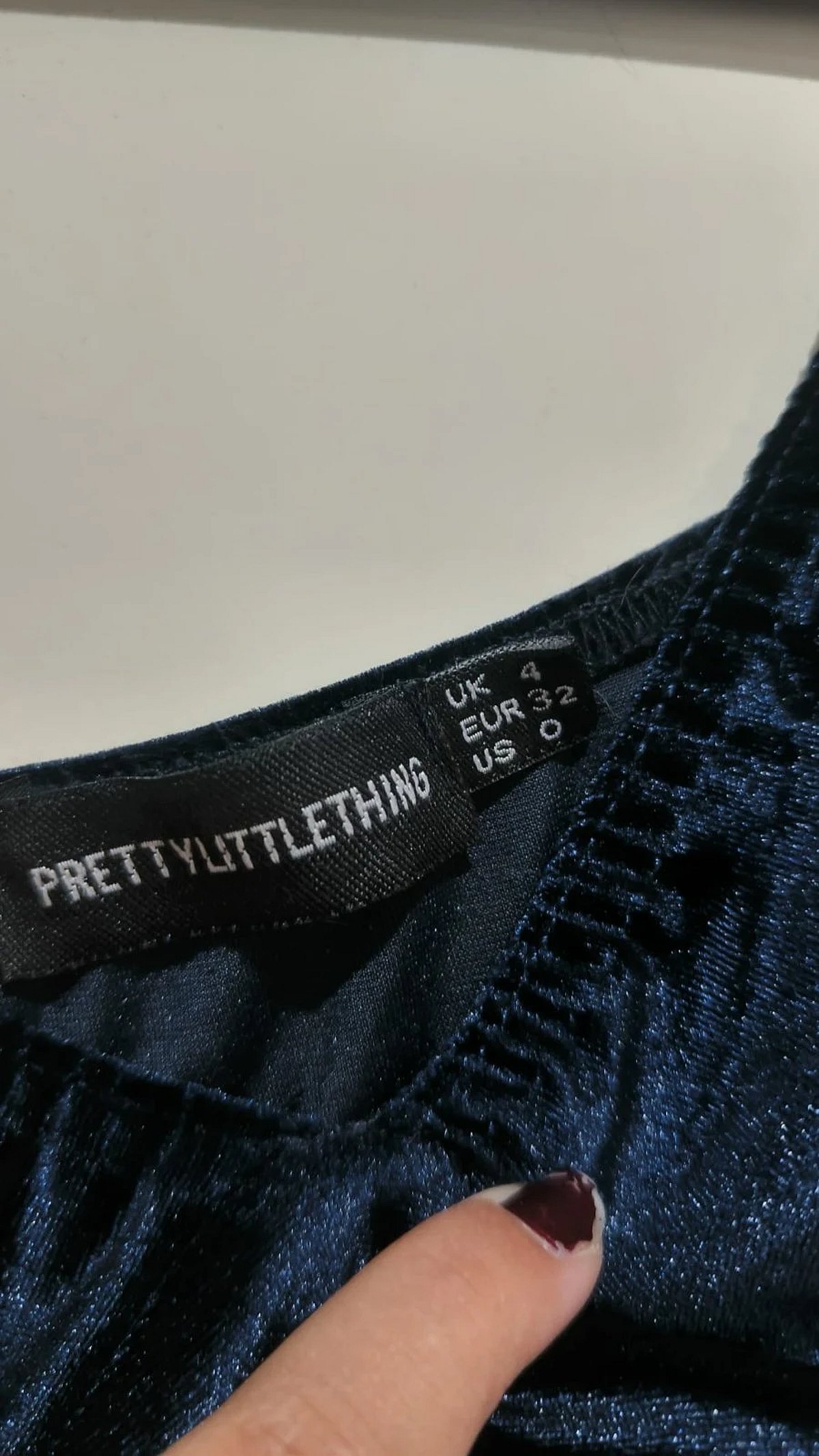 PrettyLittleThing velvet navy crop top, photo 2