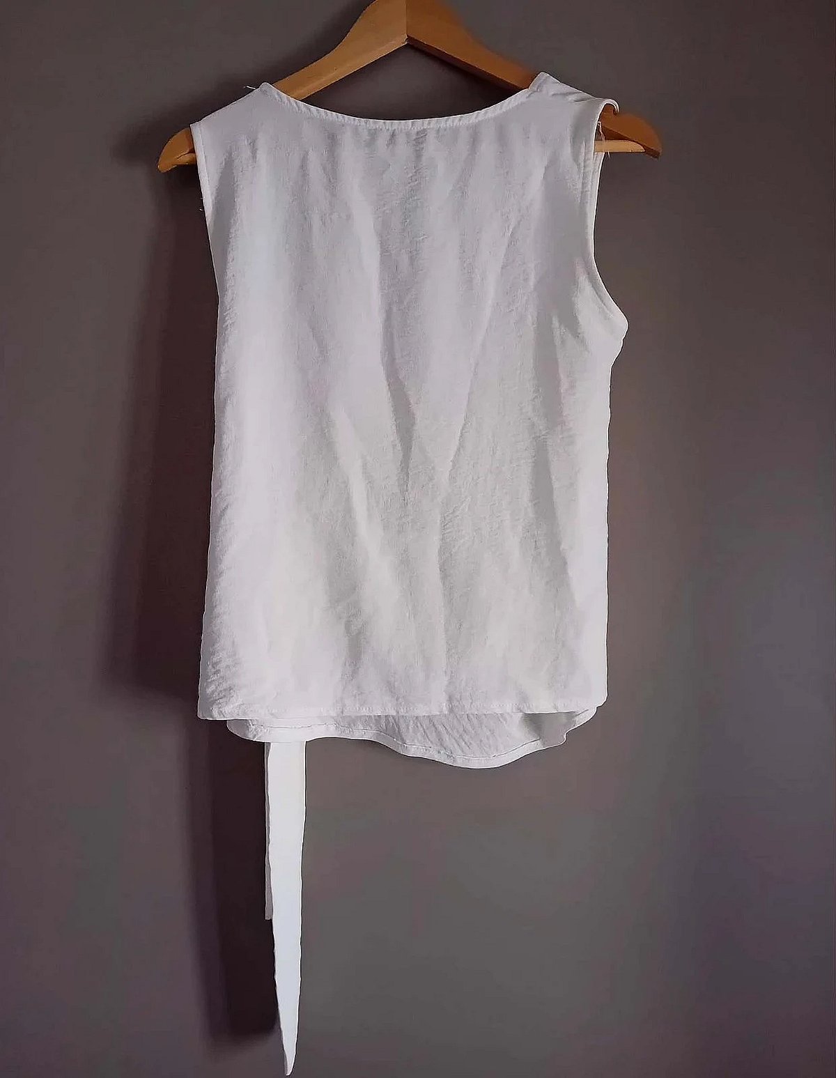White Sleeveless Tie Detail Top, photo 2