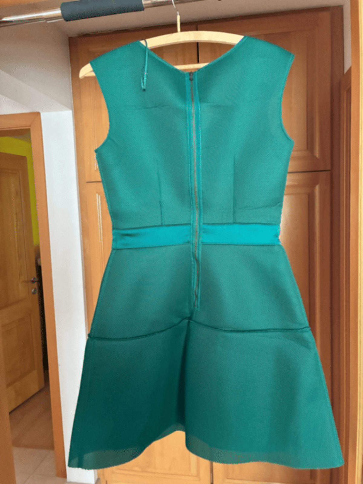 Green sleeveless structural mini dress, photo 2
