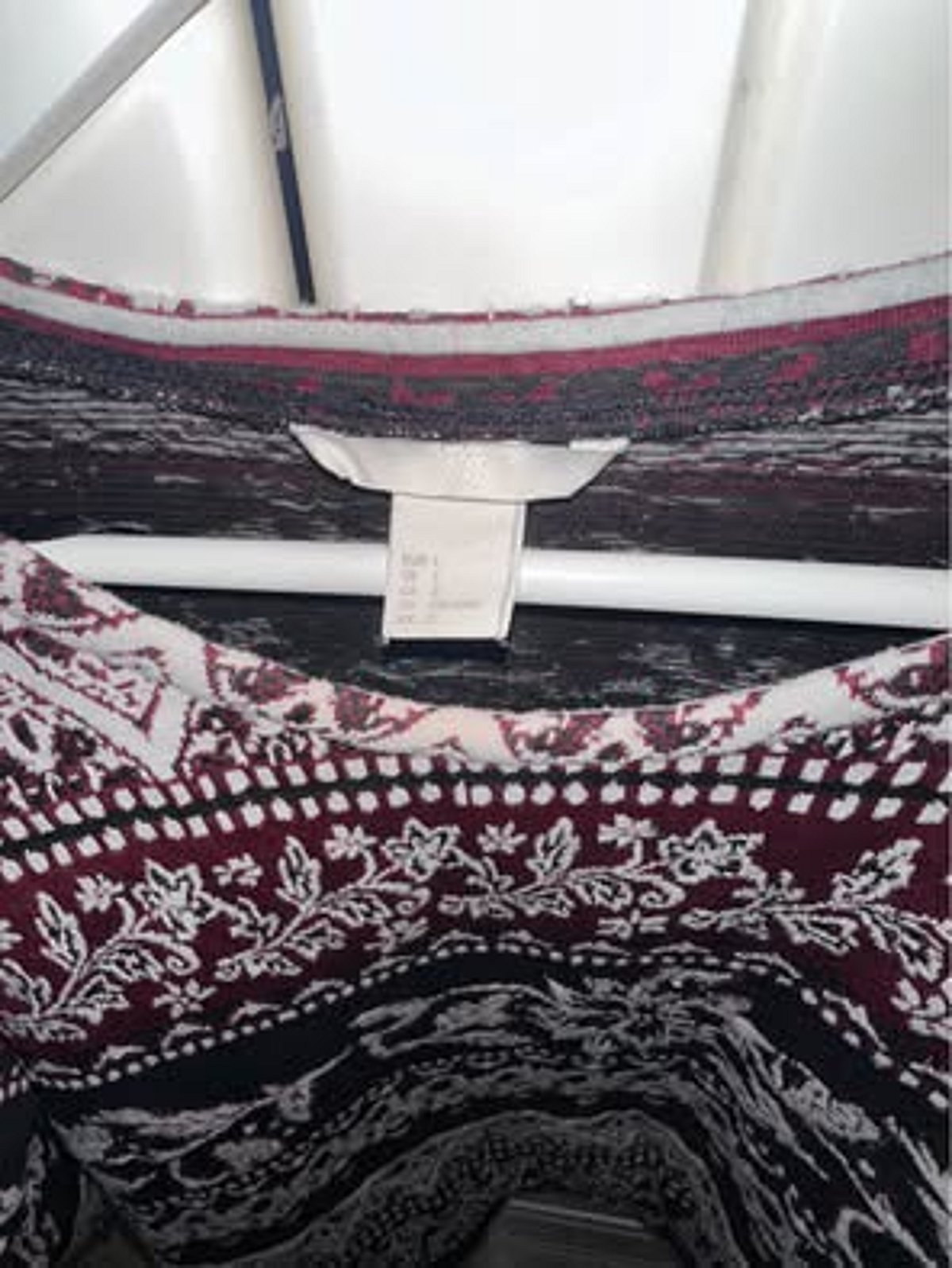 Maglione a maniche lunghe H&M con motivo floreale in stile boho color bordeaux, foto 3