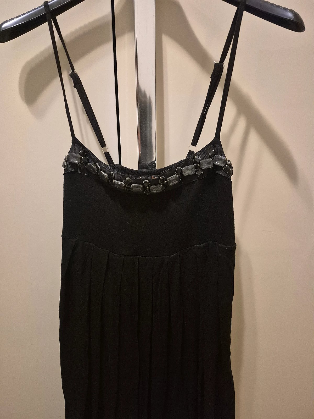 Abito senza maniche nero con decorazioni, foto 3