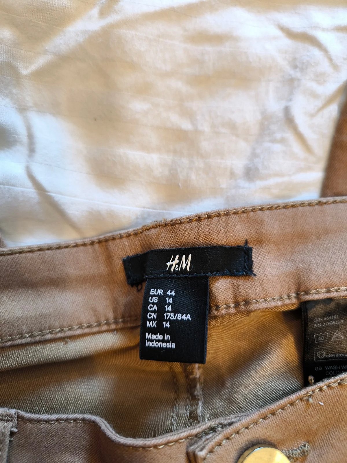 Pantalones ajustados de color beige de H&M, foto 4