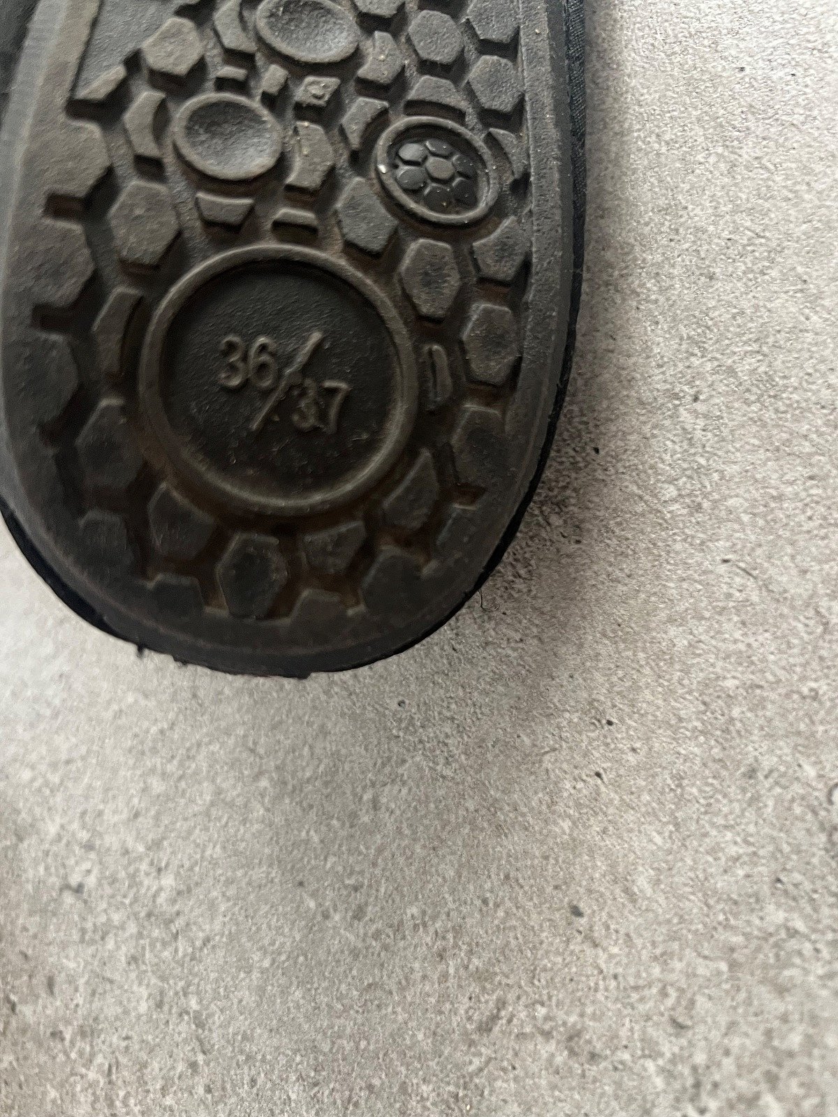 Black slippers, photo 2