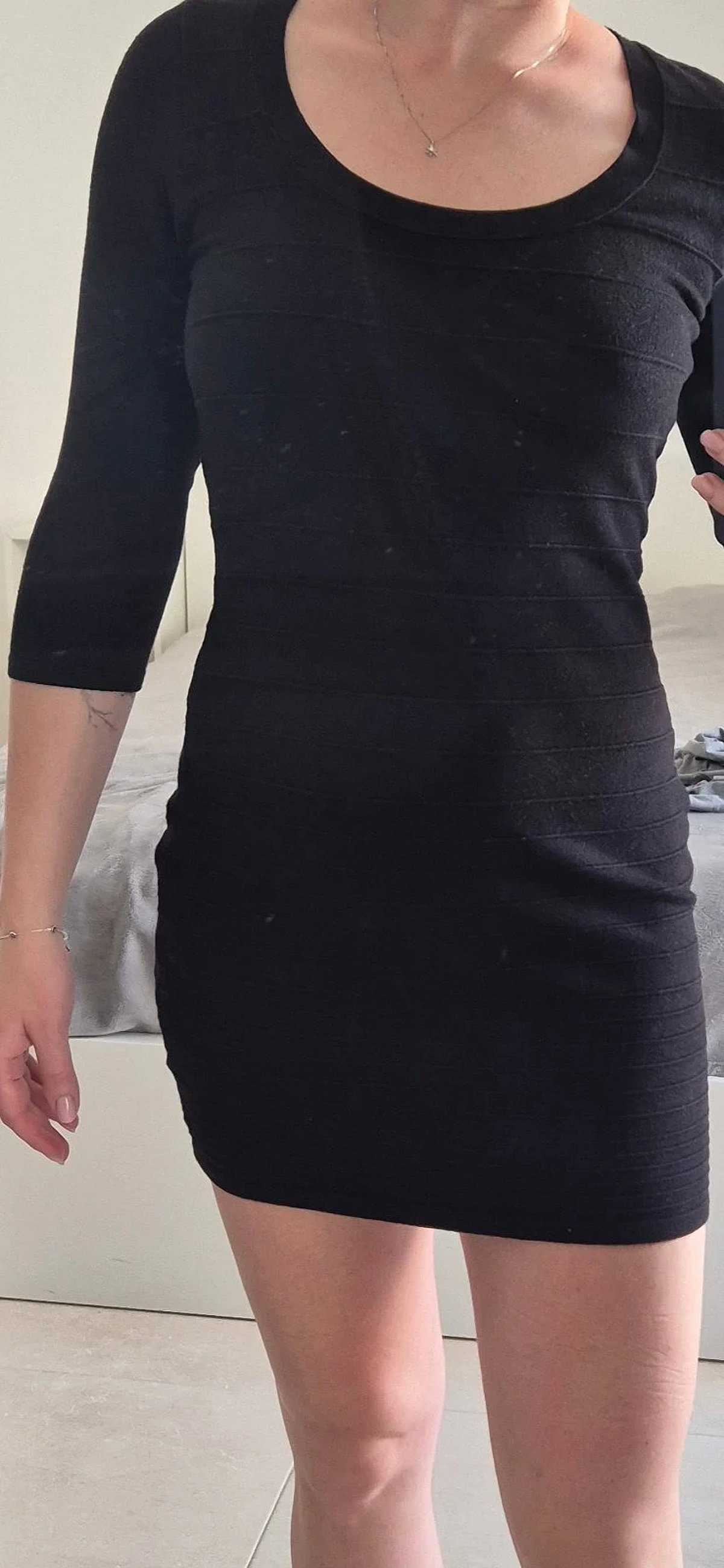 Vestido mini ajustado negro, foto 3