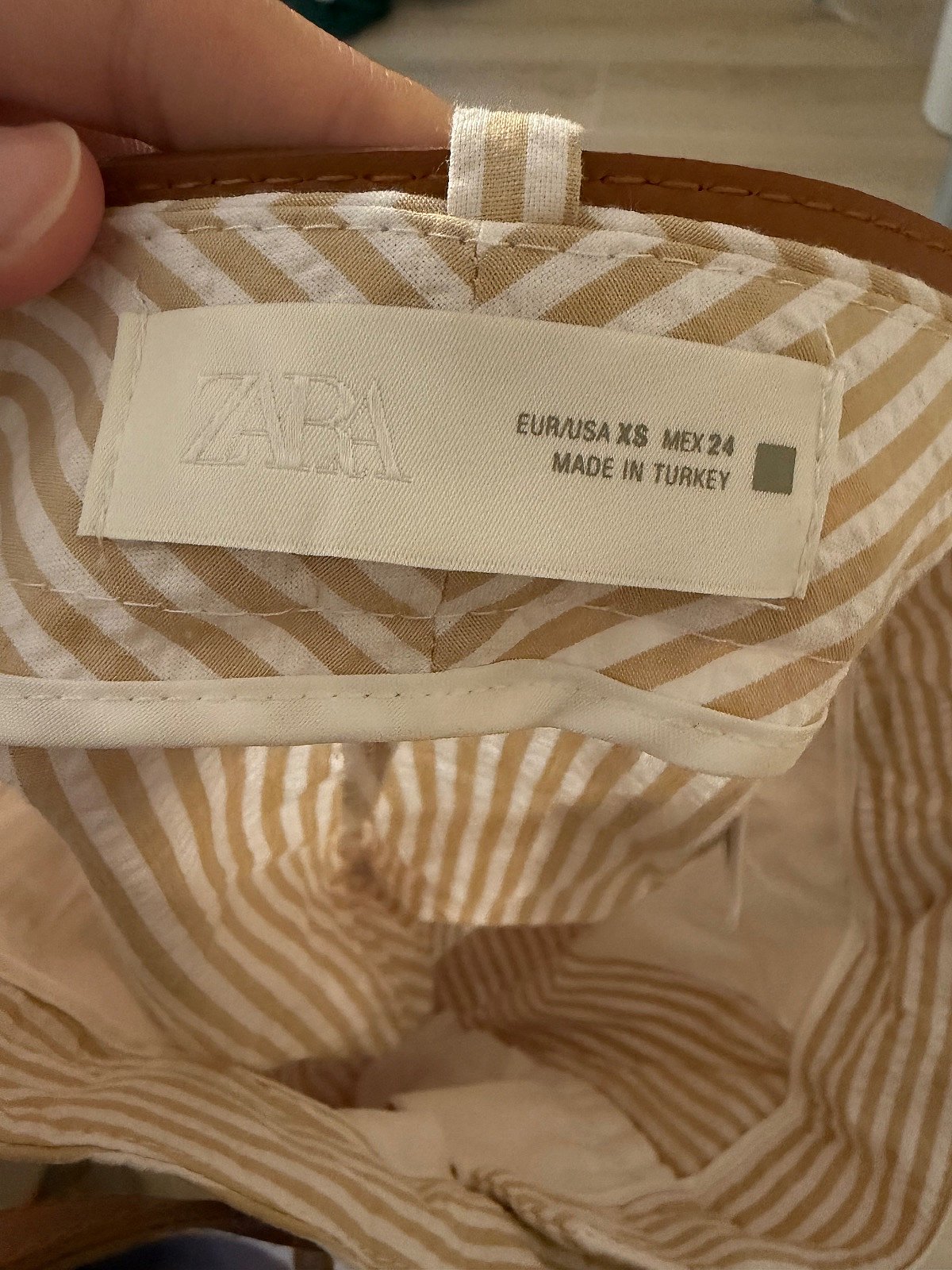 Striped beige high-waisted skort with belt, photo 2
