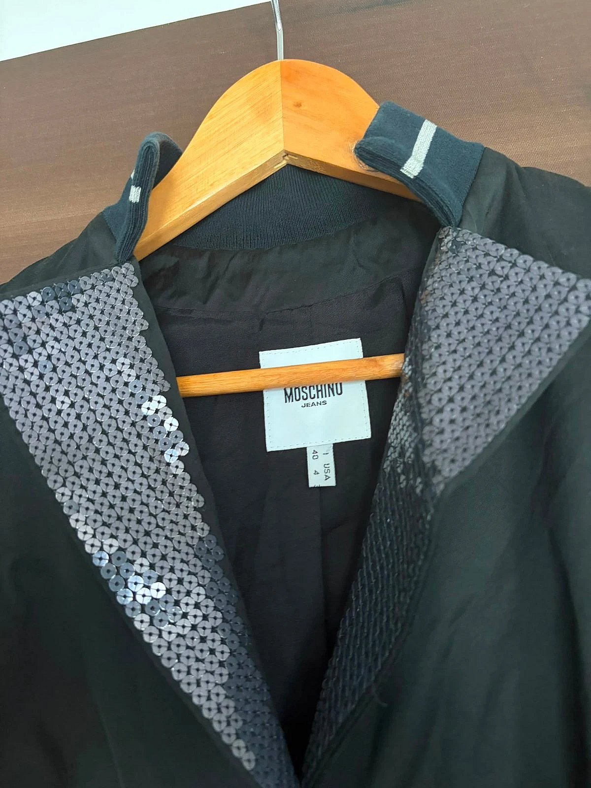 Blazer com lantejoulas da Moschino Jeans, fotografia 3