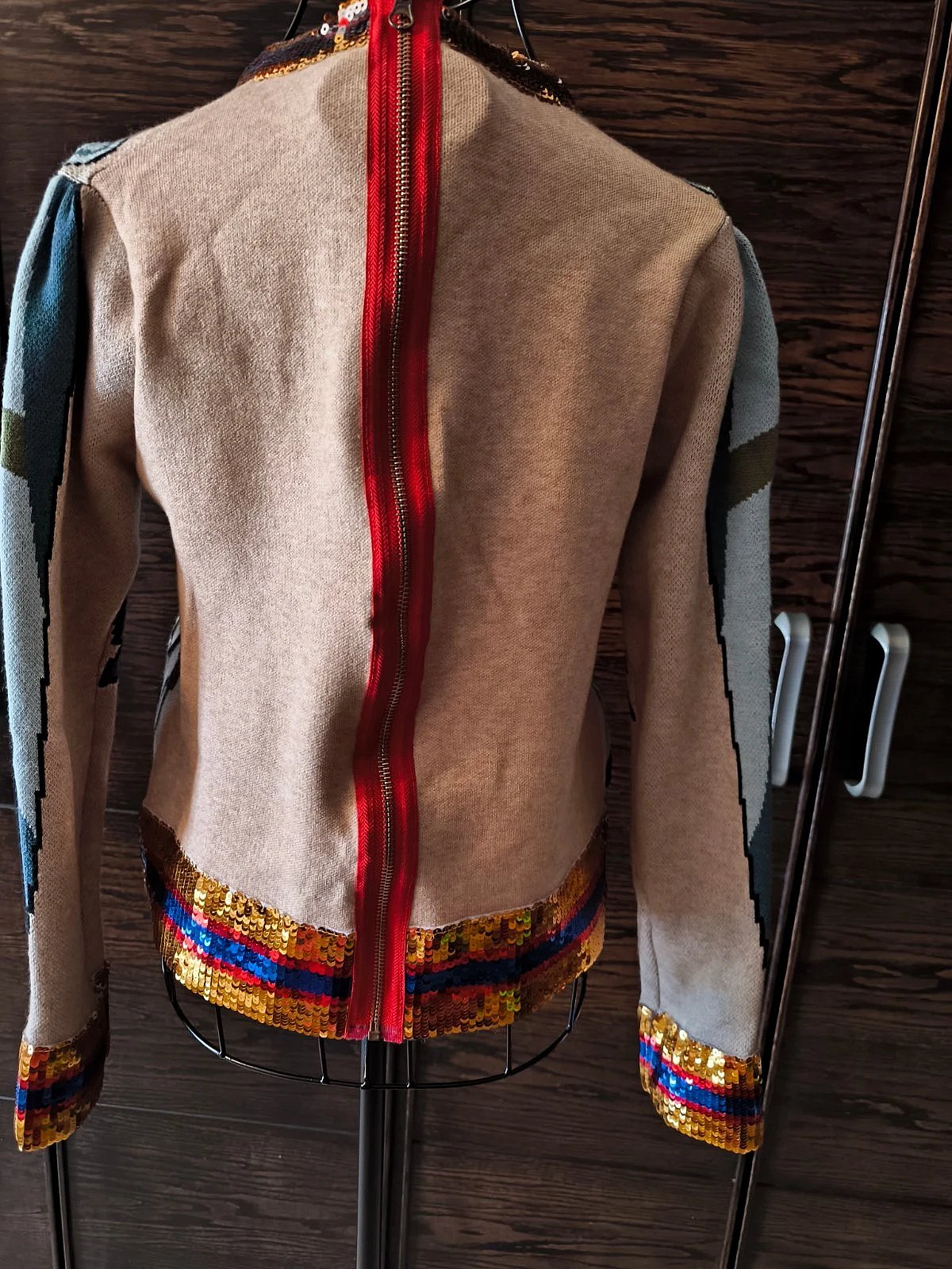 Jersey con estampado de loros adornado con lentejuelas, foto 4