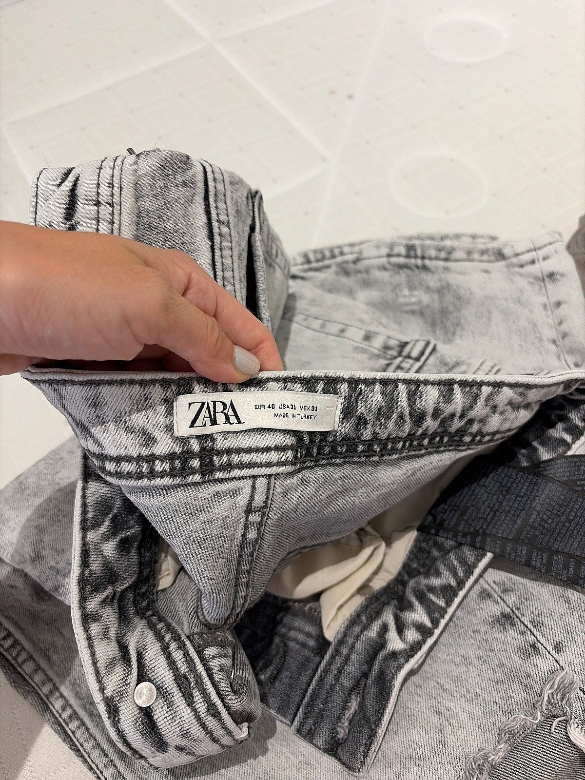Vaqueros de Zara con lavado ácido - photo 2