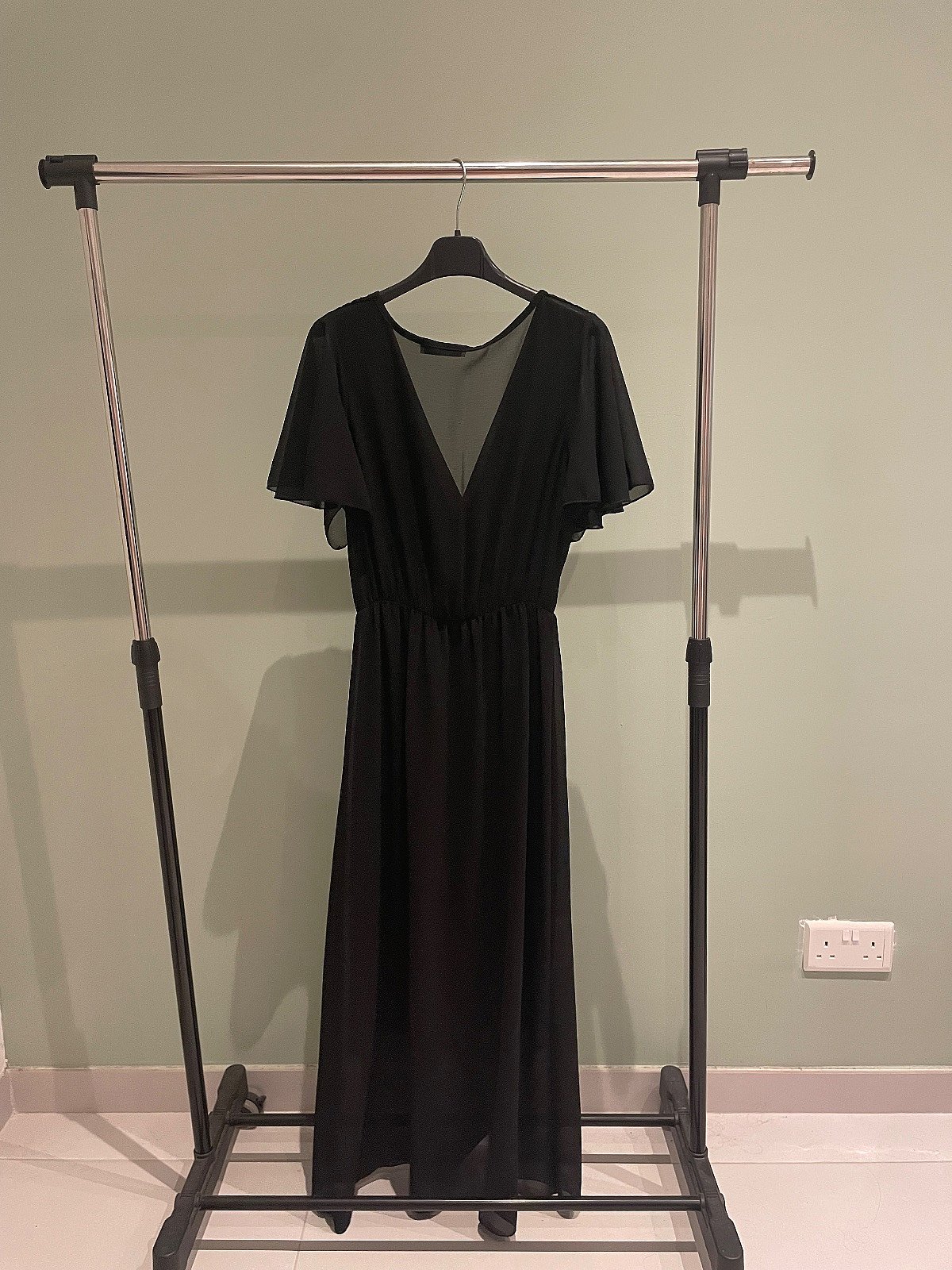 Black flutter sleeve midi dress, photo 2