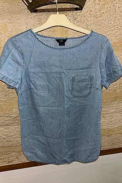 Light blue denim t-shirt by F&F — pre-loved on Thrifted.mt