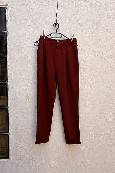 Brown Pleated Trousers — pre-loved on Thrifted.mt