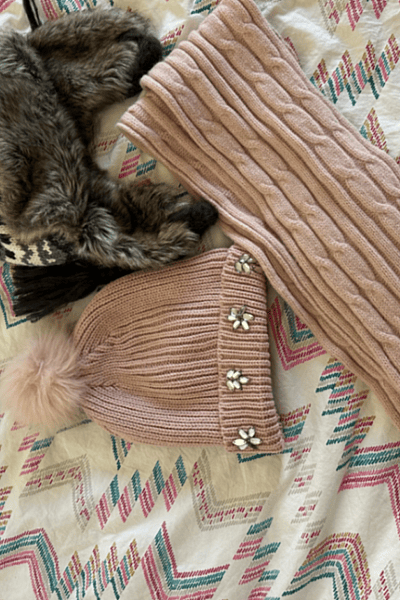 Cosy Winter Hats and Scarf by And mangoSfera — pre-loved on Thrifted.mt
